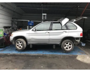 Verin de coffre BMW X5 E53 Essence