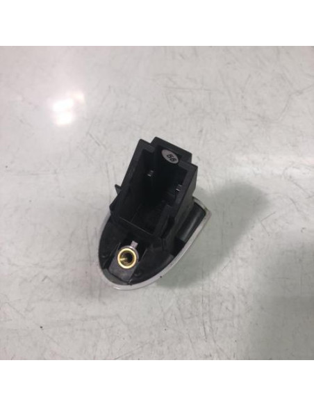Poignee porte avant droit BMW SERIE 1 E81 Essence