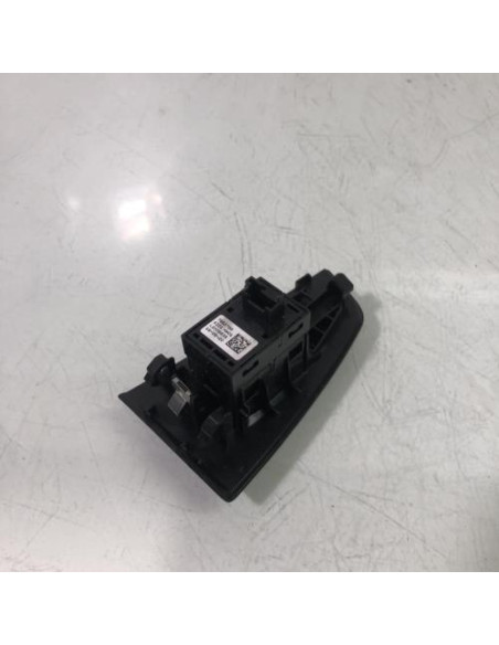 Interrupteur de leve vitre avant droit BMW SERIE 1 F40 Diesel