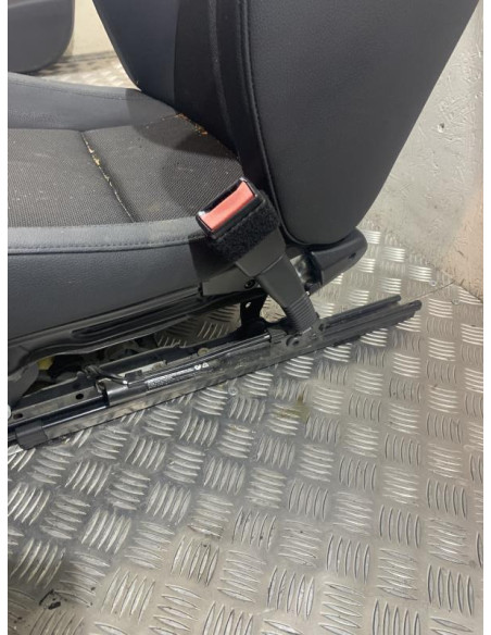 Pretensionneur de ceinture avant droit BMW SERIE 1 E87 PHASE 2 Essence