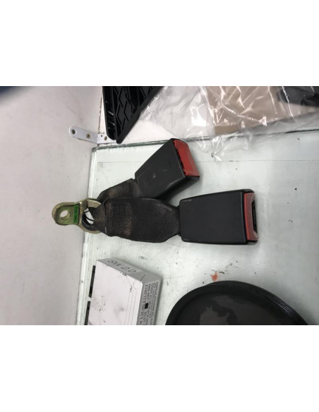 Attache ceinture arriere centrale BMW  