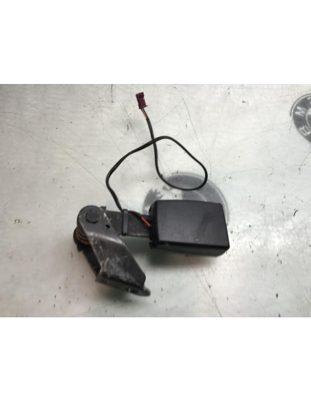 Attache ceinture arriere droit BMW  