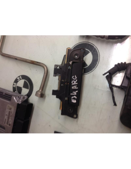Poignee porte arriere gauche BMW SERIE 5 E34 