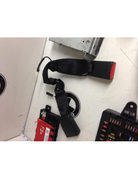 Attache ceinture arriere centrale BMW SERIE 1 (F20) 