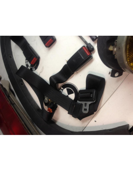 Attache ceinture arriere droit BMW  