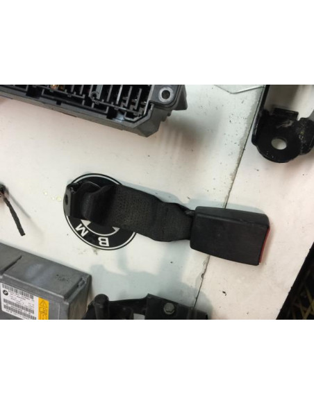 Attache ceinture arriere droit BMW  