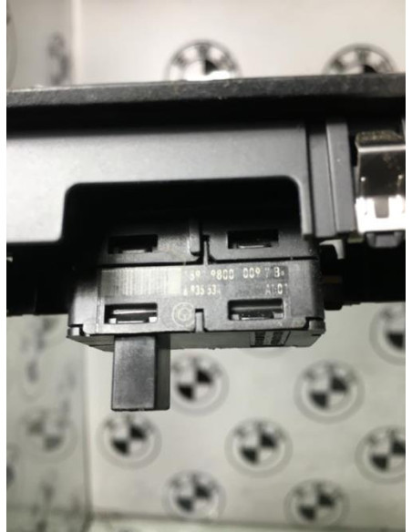 Interrupteur de leve vitre avant droit BMW SERIE 1 E87 PHASE 2 