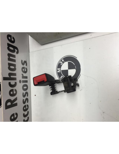 Attache ceinture arriere centrale BMW  