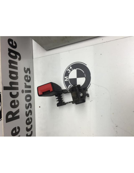 Attache ceinture arriere centrale BMW  